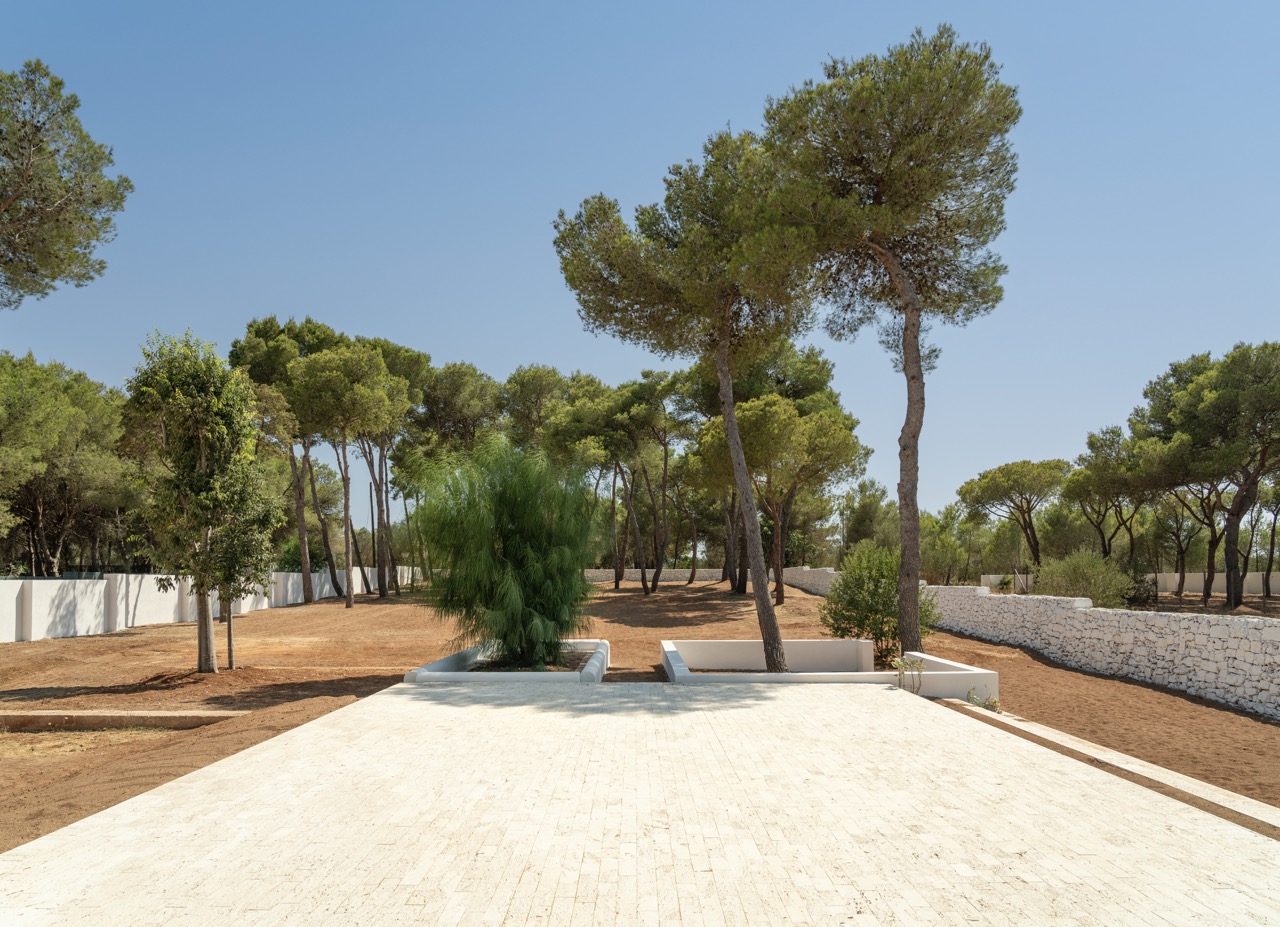 Villa Pineta outdoor space 6